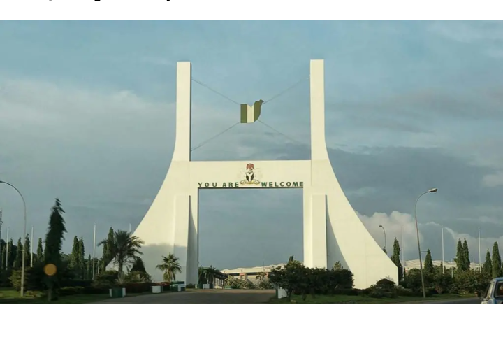 BREAKING: ‘Buhari Must Go’ Protesters Block Abuja Airport Road