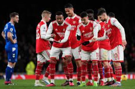 Arsenal Thrash Everton To Stay Five Points Clear