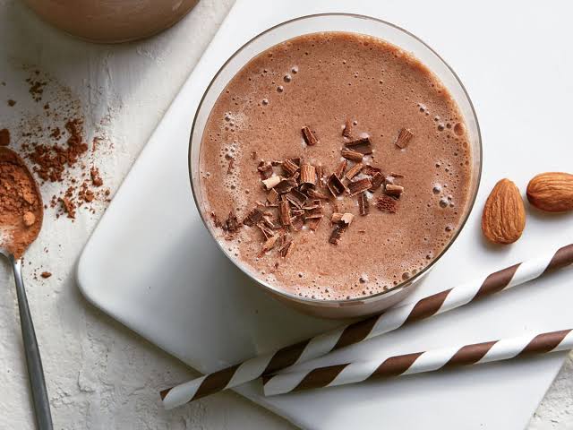  DIY Recipes: How To Make Chocolate Smoothie