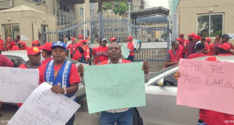 Just-In: TUC Protests At Finance Ministry Over Unpaid Allowances